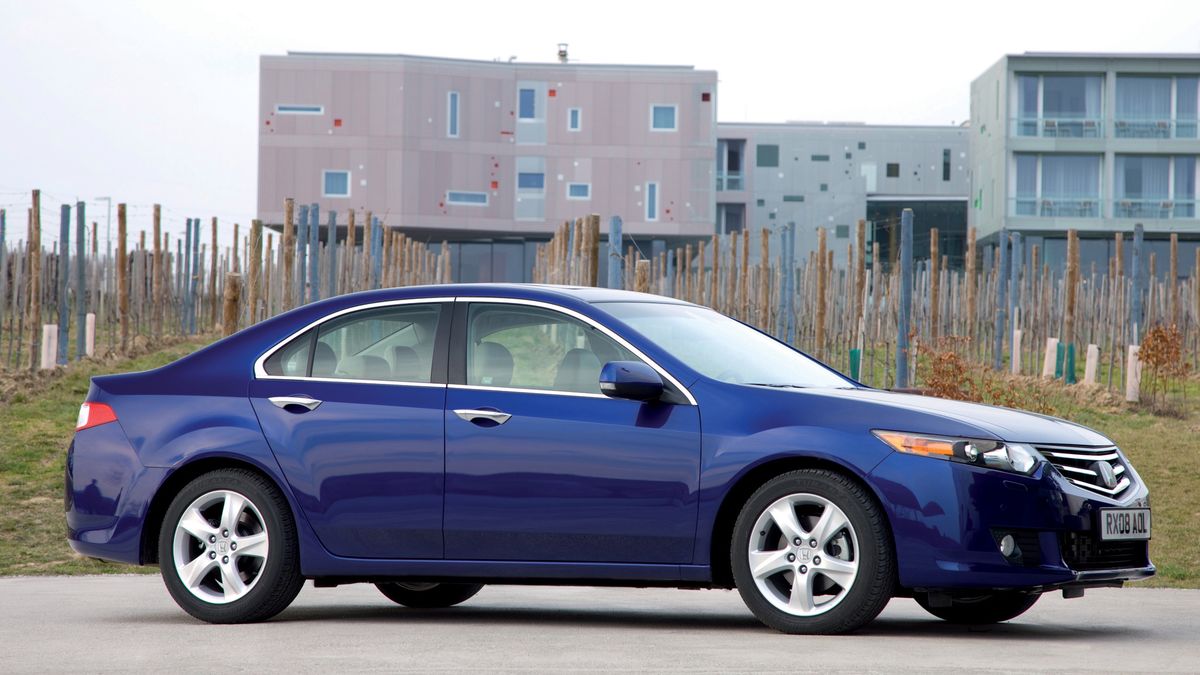 Ostatnia generacja Hondy Accord oficjalnie sprzedawana w Europie. Trudno o bardziej niezawodne auto w tej klasie i w tym wieku.