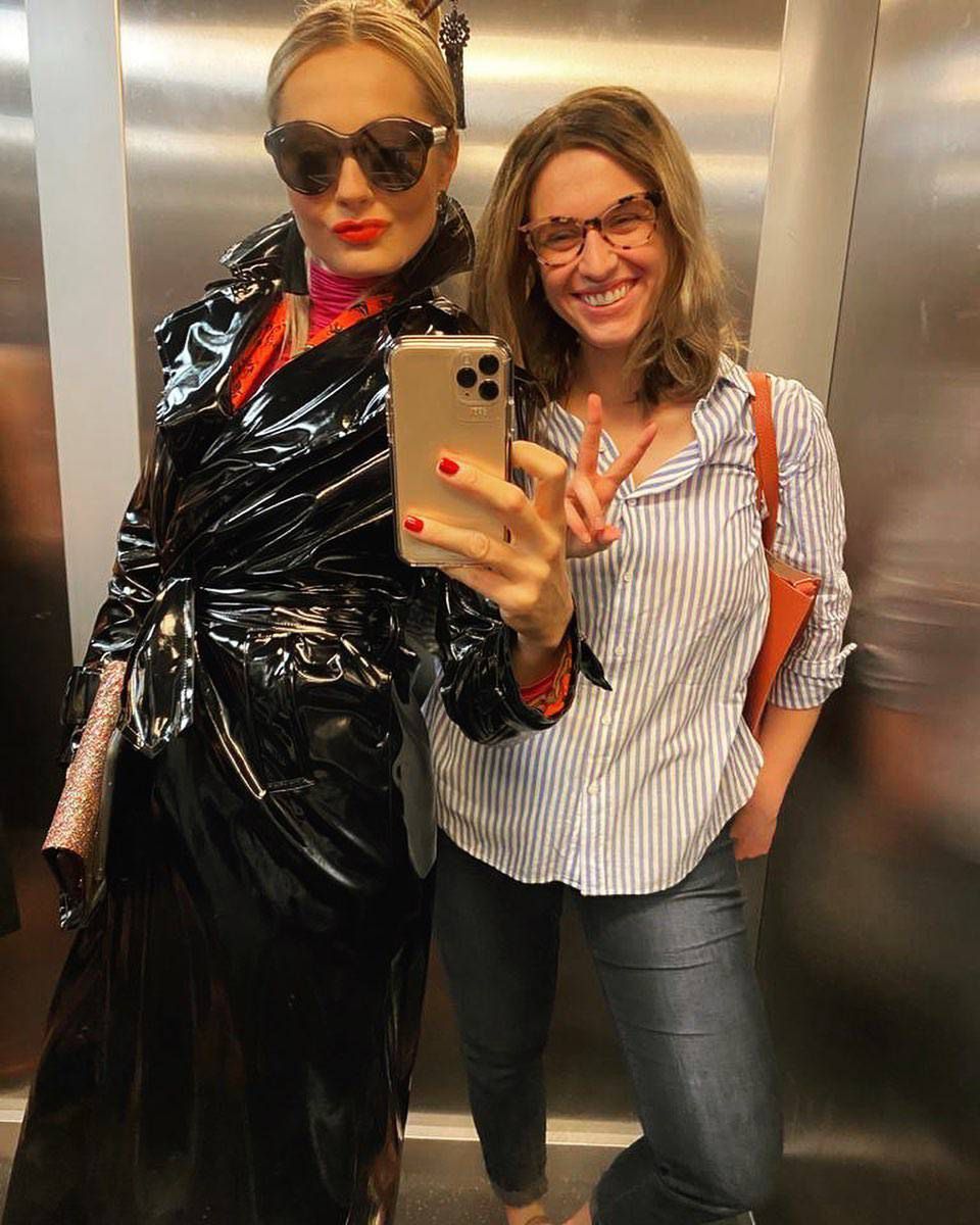Małgorzata Socha i Julia Kamińska na planie BrzydUli