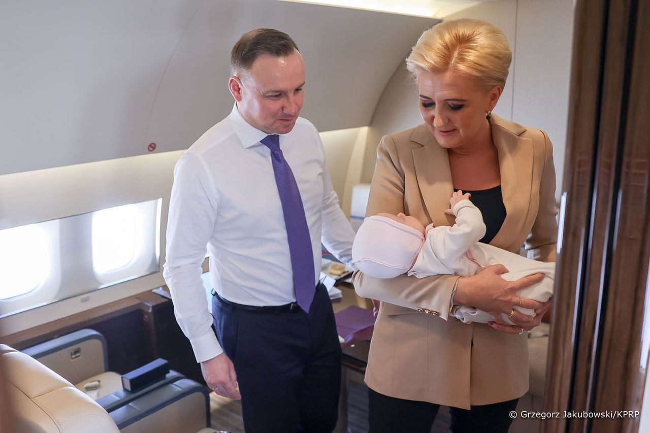 Agata Duda i Andrzej Duda z noworodkiem