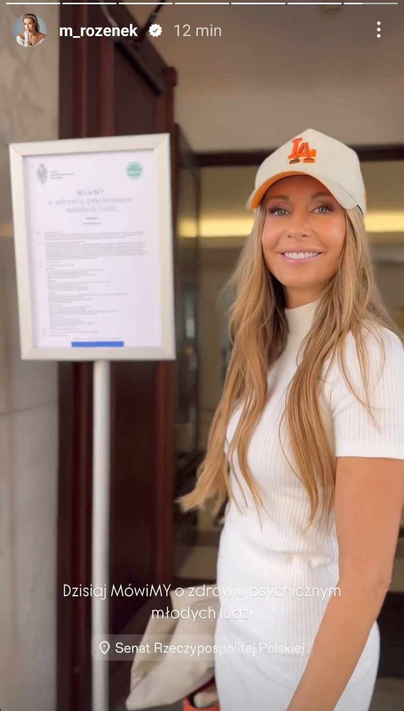 Małgorzata Rozenek przed siedzibą Senatu