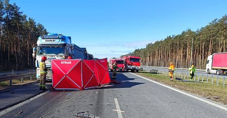 Zderzyły się trzy tiry. Jest ofiara śmiertelna, droga zablokowana