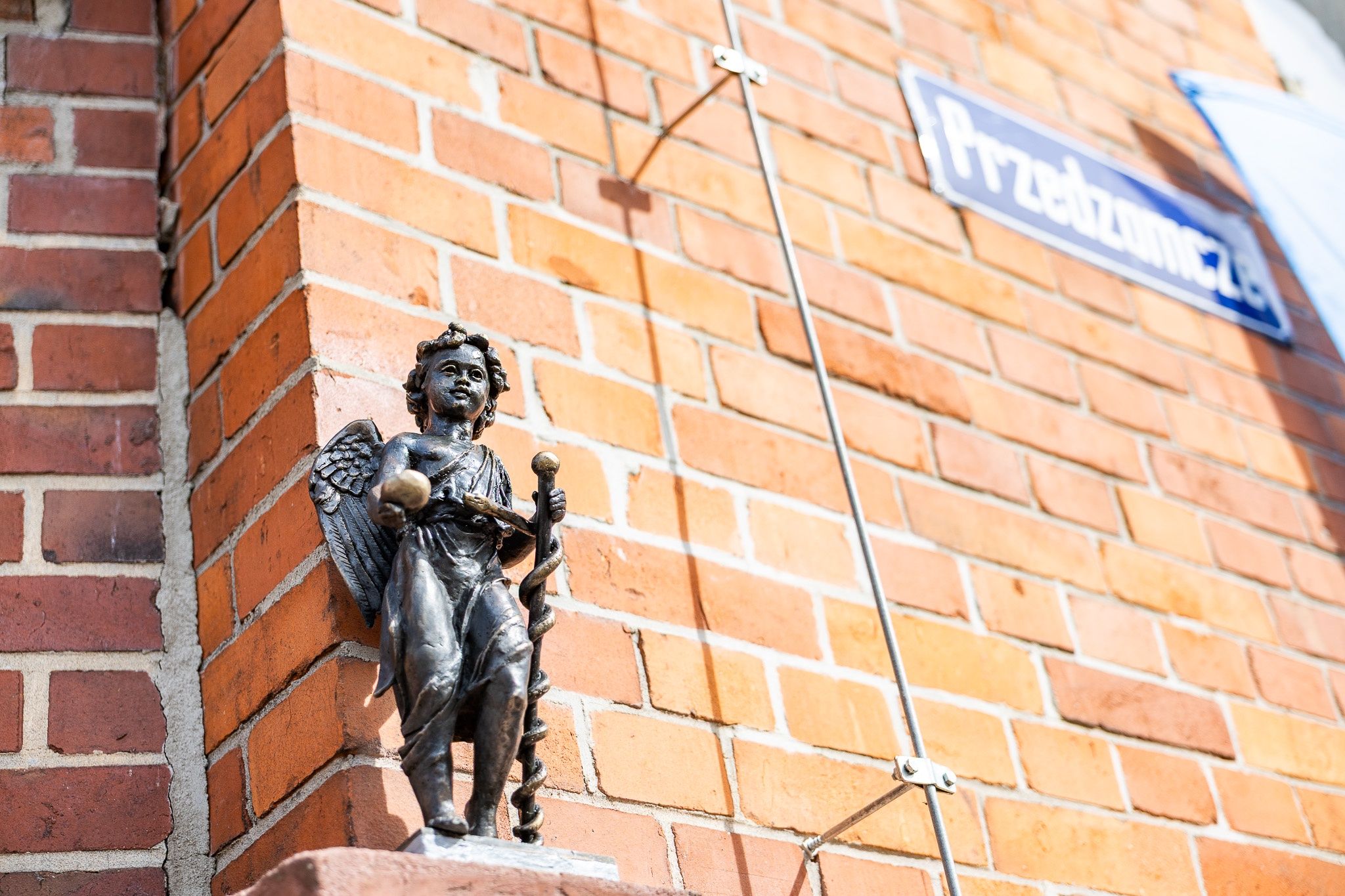 11 września odsłonięto dwa toruńskie aniołki: Wandę i Ludwika