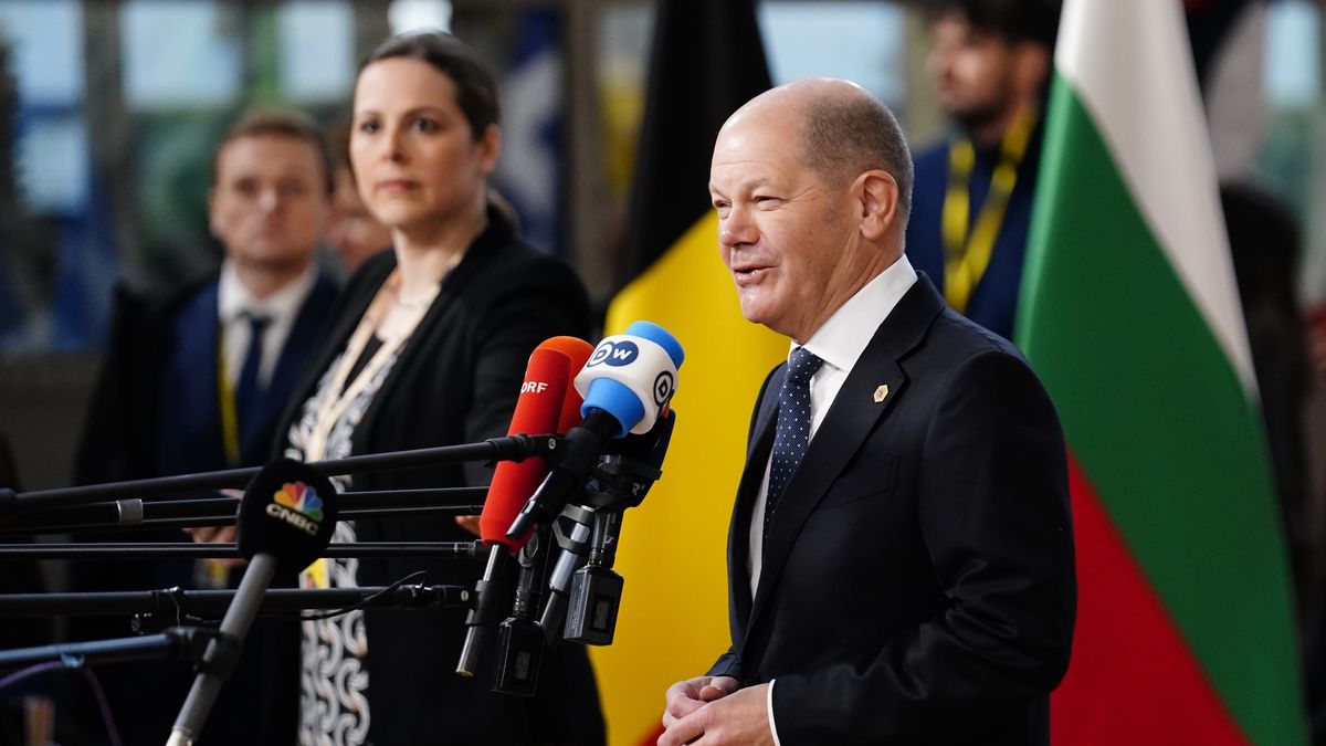 European Council Meets With Focus On Ukraine
BRUSSELS, BELGIUM - DECEMBER 15: Federal Chancellor of Germany Olaf Scholz speaks with media prior the European Council Meeting on December 15, 2022 in Brussels, Belgium. EU heads of state or government meet in Brussels to discuss the most pressing policy priorities for the European Union with a focus on the situation in Ukraine, energy policy and economy, security and defence. (Photo by Pier Marco Tacca/Getty Images)
Pier Marco Tacca