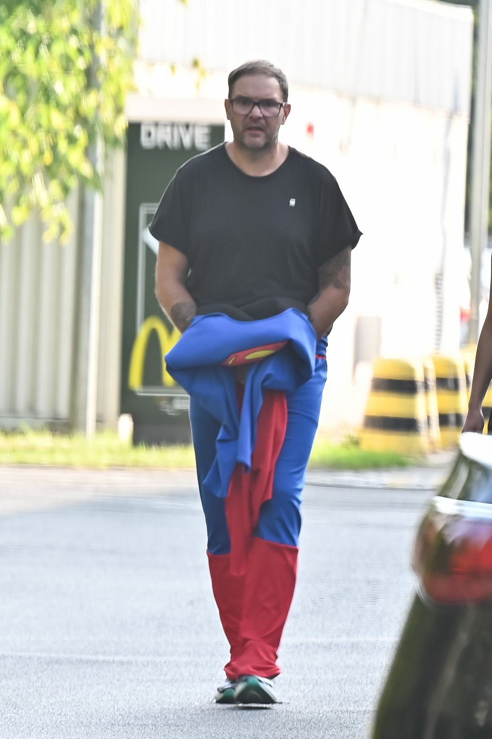 Tomasz Karolak paraduje w kostiumie Supermana