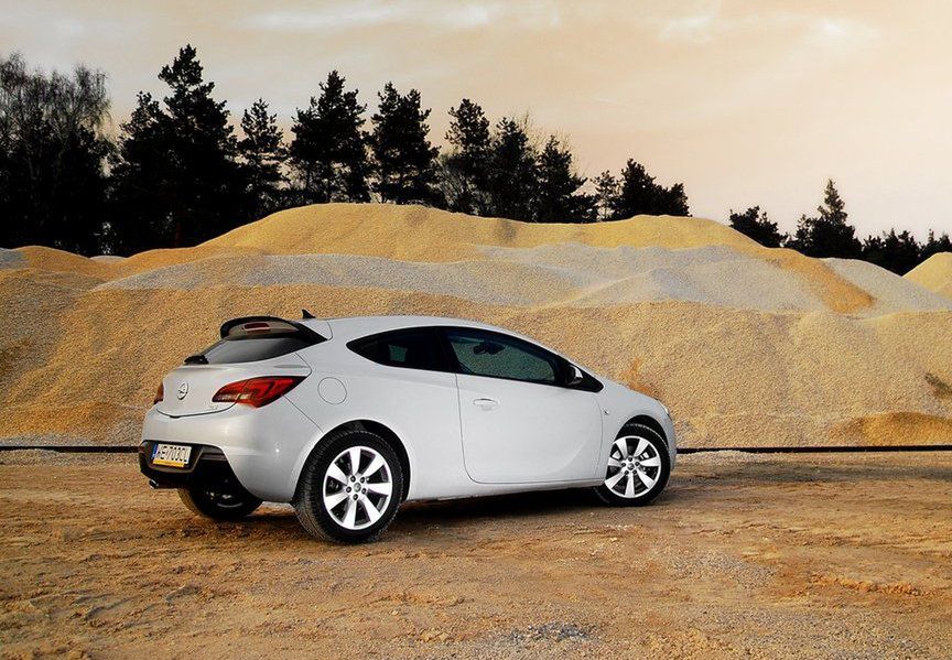 Opel Astra - najczęściej wybierany model z automatyczną skrzynią biegów w sieci sprzedaży samochodów używanych AAA Auto.