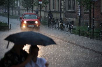 Burze przechodzą przez Małopolskę. Grzmi i pada w wielu rejonach