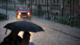 Burze przechodzą przez Małopolskę. Grzmi i pada w wielu rejonach