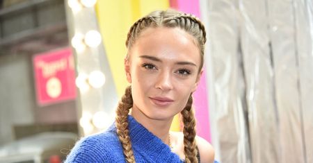 Glow skin. Jak wykonać makijaż z efektem naturalnego rozświetlenia?