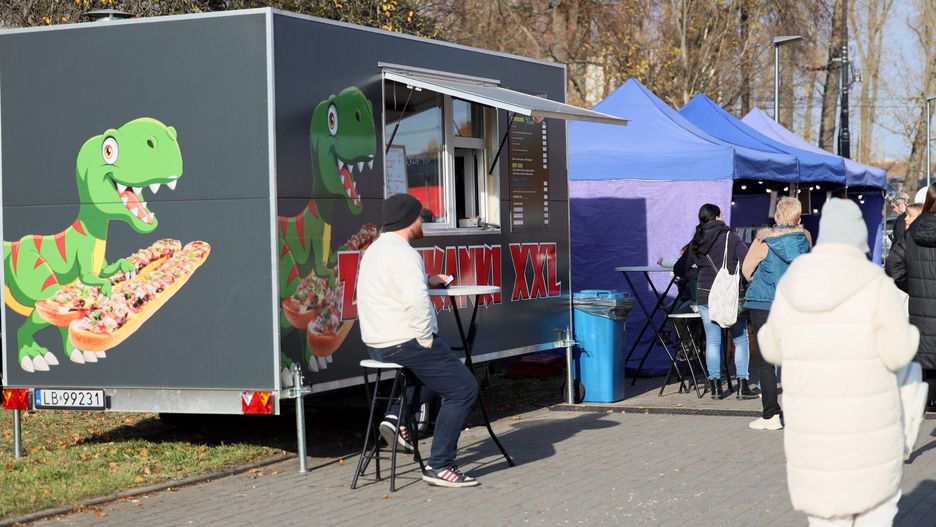 Co można zjeść przy cmentarzu na Majdanku?