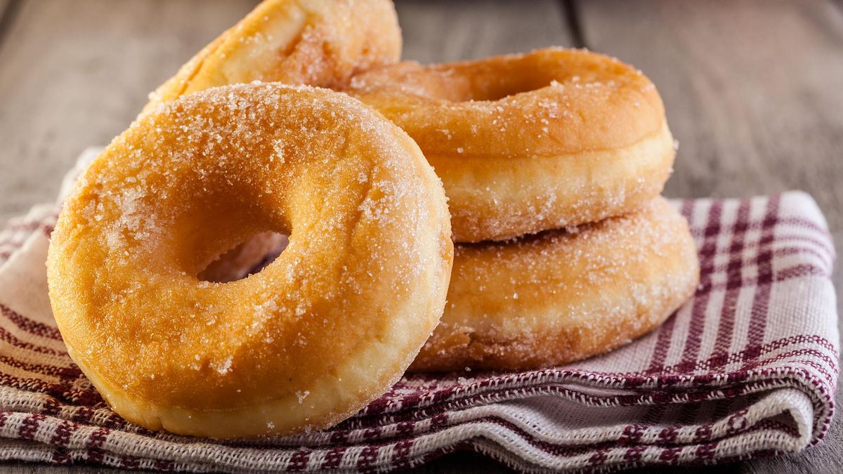 Donuty w cukrze i cynamonie