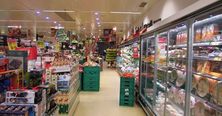 Jak wygląda "portugalska Biedronka"? Jedna podstawowa różnica