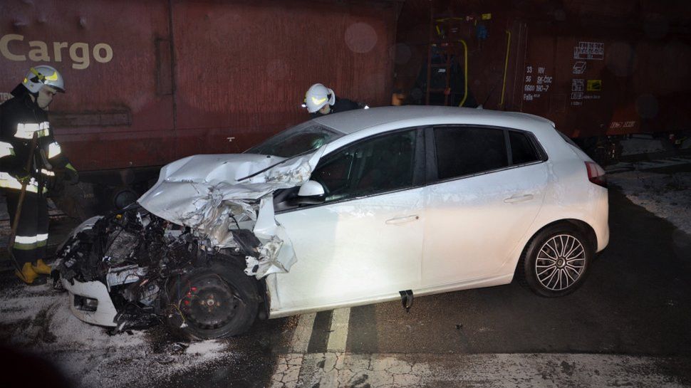 W zderzeniu z wielotonowym składem samochód nie ma żadnych szans