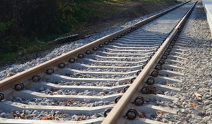 Kujawsko-pomorskie. Tragedia na torach. Samochód zmiażdżony