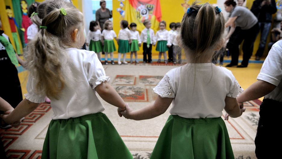 Występ dzieci w przedszkolu - zdjęcie ilustracyjne