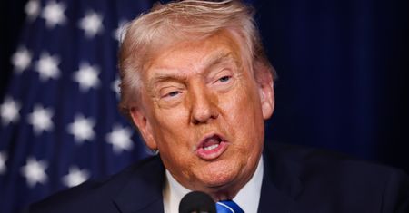 Trump wychwalał Rosję przy Zełenskim. Mówił o "oszustwie"