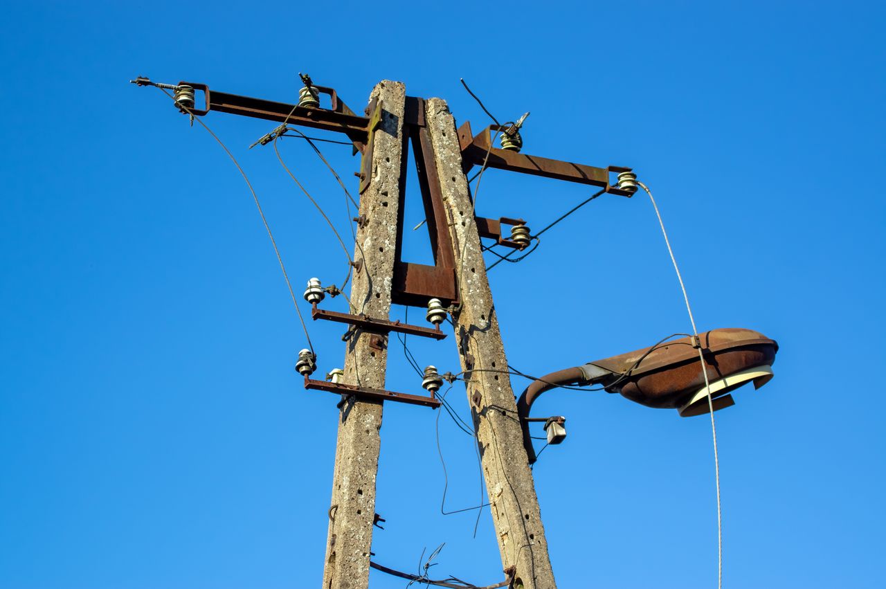 Masz słup energetyczny na działce? Wnioskuj o odszkodowanie