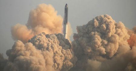 SpaceX odzyskuje pozostałości rakiety Starship. Firma uruchomiła nawet infolinię