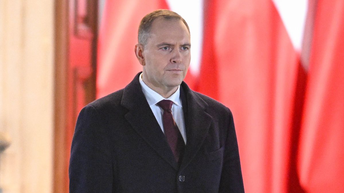 Warszawa, 29.11.2025. Prezydent RP Karol Nawrocki podczas uroczystości z okazji Dnia Podchorążego i 195. rocznicy wybuchu Powstania Listopadowego, 29 bm. na dziedzińcu Belwederu w Warszawie. (jm) PAP/Radek Pietruszka