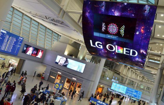 LG zawiesiło gigantyczne ekrany OLED na lotnisku Incheon