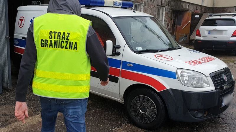 Fałszywy ratownik karetkami transportował papierosy 