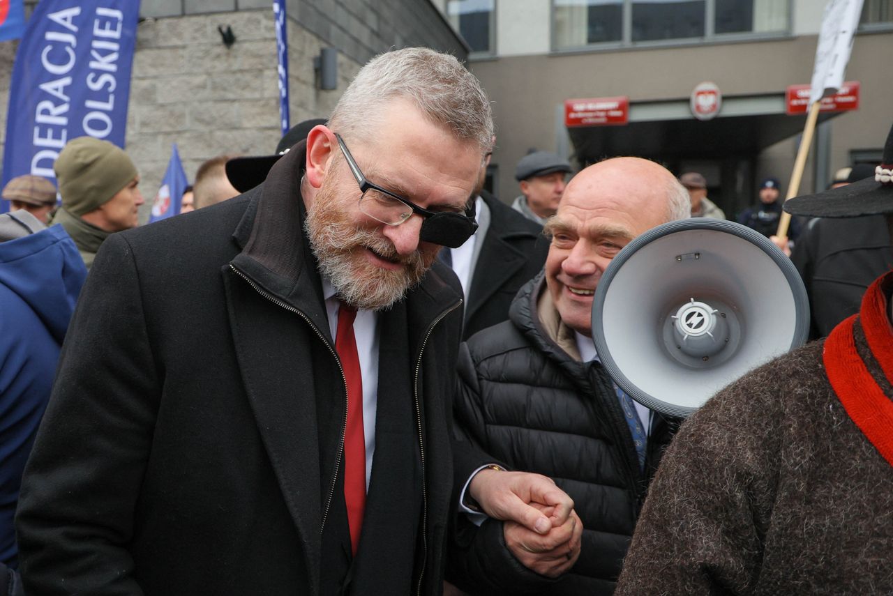 Przerwa w rozprawie Brauna. Chce wyłączenia "neosędziego"