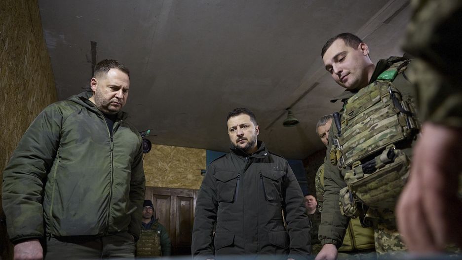 A handout picture made available by the Presidential Press Service shows President of Ukraine Volodymyr Zelensky (C) with servicemen during his visit to the battalion command post of the 14th separate mechanized brigade named after Prince Roman the Great, near a frontline in the Kupyansk area, Ukraine, 19 February 2024 amid the Russian invasion. Russian troops entered Ukrainian territory on 24 February 2022, starting a conflict that has provoked destruction and a humanitarian crisis. EPA/PRESIDENTIAL PRESS SERVICE HANDOUT HANDOUT 44296 HANDOUT EDITORIAL USE ONLY/NO SALES HANDOUT EDITORIAL USE ONLY/NO SALES Dostawca: PAP/EPA.