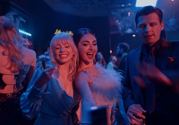 Kadry z filmu "Dziewczyna Influencera"