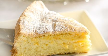 Ciasto "na kubki" zawsze się udaje. Tak pyszne, że znika do ostatniego okruszka