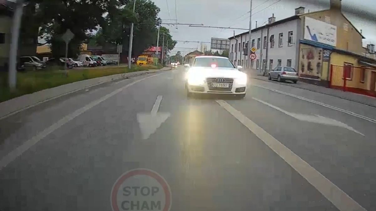 Kierowca audi używał świateł uprzywilejowanych