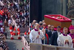 Tłumy żegnają Franciszka. Nagranie z przeniesienia trumny do Bazyliki Św. Piotra
