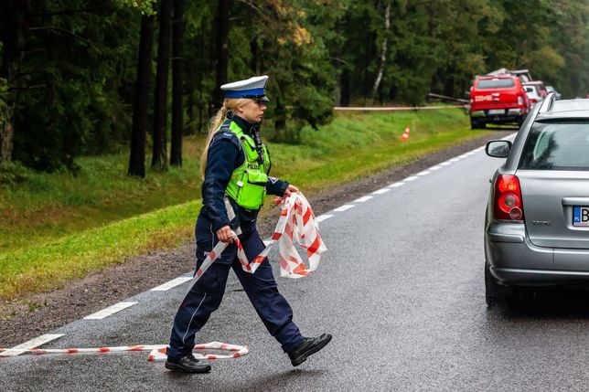 Auto wjechało w tira. Policja bada sprawę