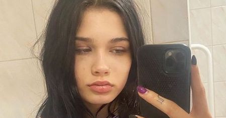 Youtuberka Queen of the Black pocięła się podczas transmisji na żywo. Trafiła do szpitala