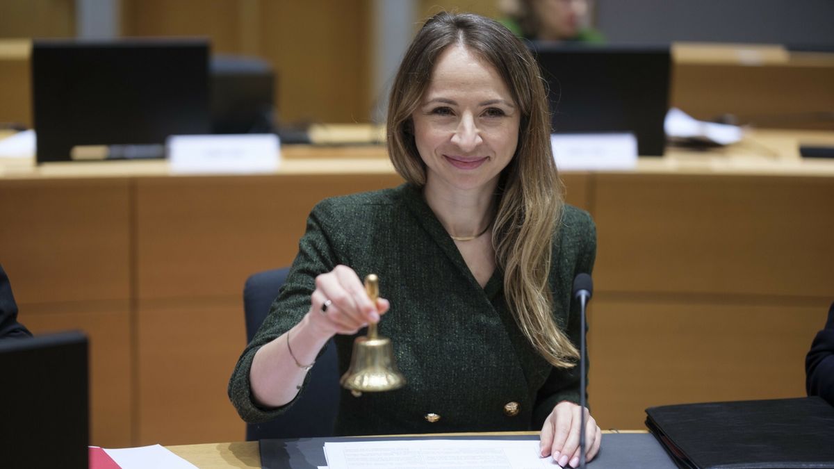 Reporter archiwum 2025 03
Polish Minister of Family, Labour and Social Policy, President of the Council Agnieszka Ewa Dziemianowicz-Bak calls her colleagues prior the start of a Social policy Ministers meeting in the Europa, the EU Council headquarter on March 10, 2025 in Brussels, Belgium. In the Polish Presidency, the Council will hold a policy debate on ways to mitigate labour and skills shortages as a result of population ageing, or the silver transformation by addressing the barriers that prevent older people from staying in or rejoining the workforce.  Fot: Thierry Monasse/REPORTER
Thierry Monasse/REPORTER