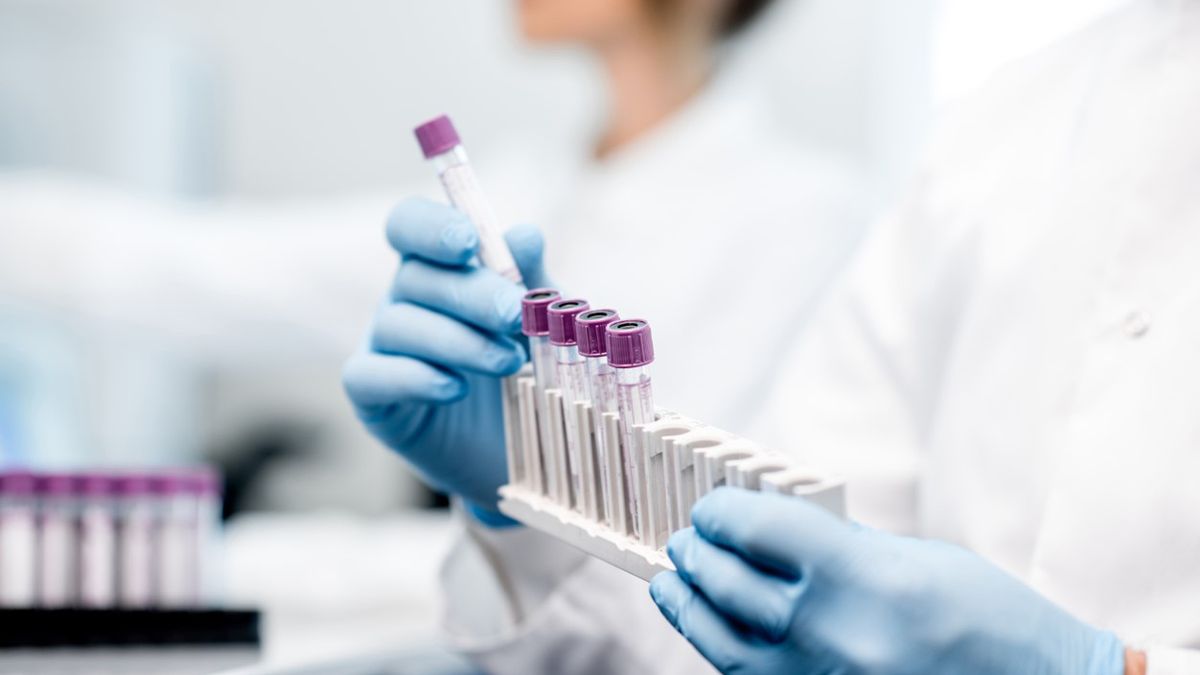 Cytometria przepływowa służy ilościowej i jakościowej ocenie właściwości biologicznych oraz fizycznych komórek.