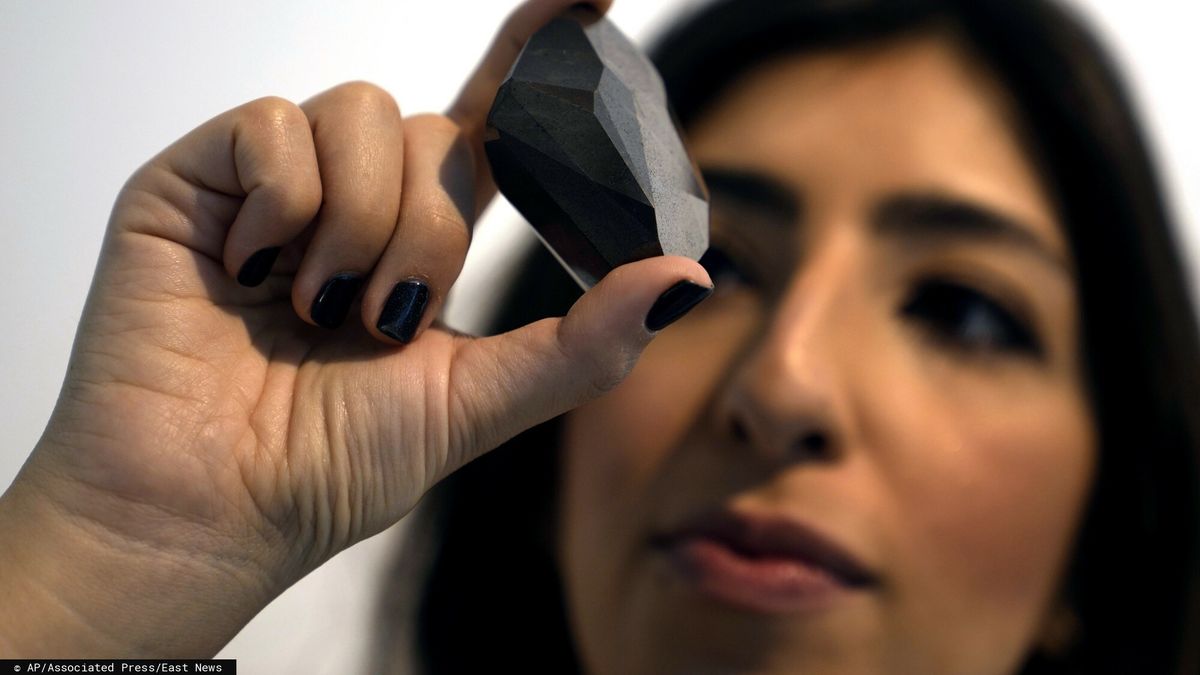 "Enigma" - czarny diament o rekordowym rozmiarze trafi na aukcję