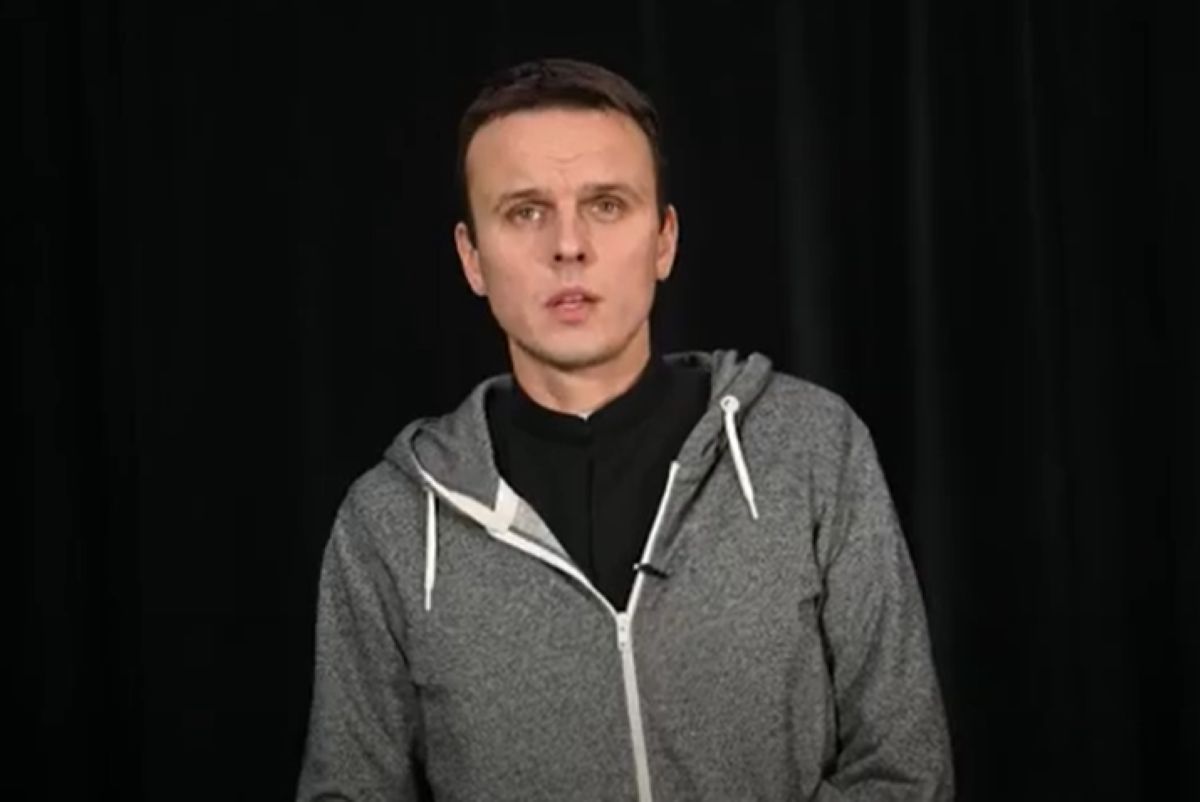 "Ksiądz z osiedla" nie przestaje zaskakiwać. Klub w agencji i konto na OnlyFans