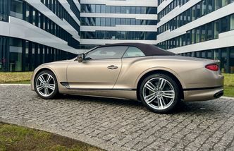 Złoty a skromny. To już prawie ostatni taki Bentley Continental GTC