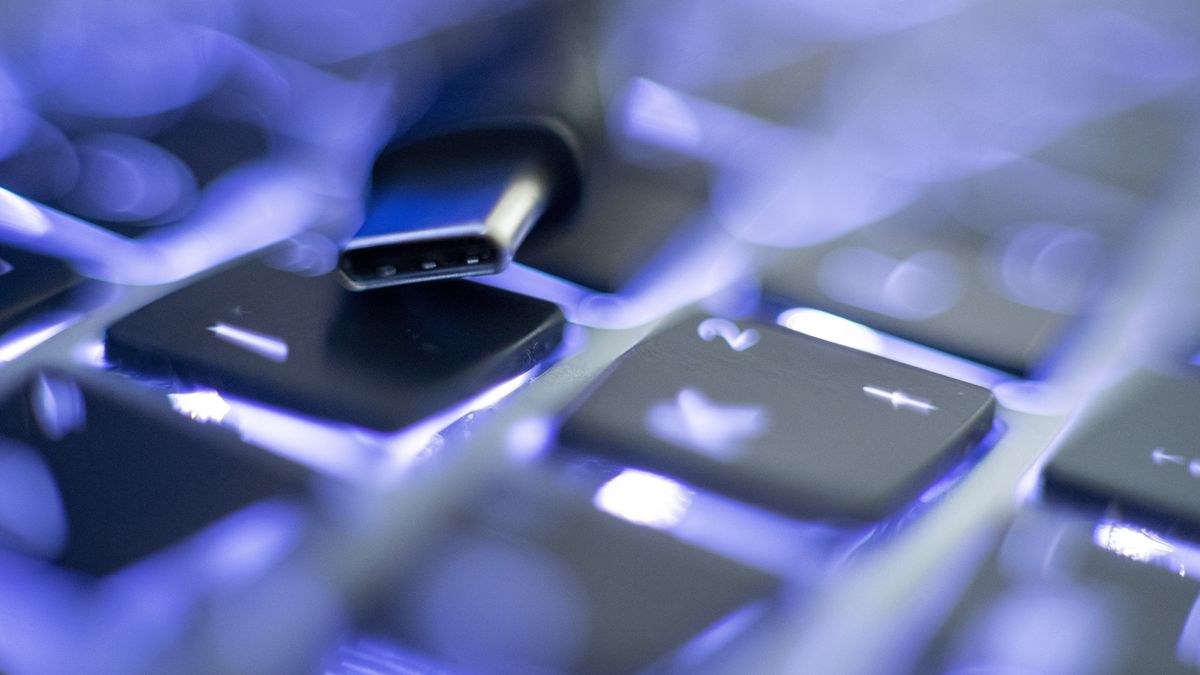 Będzie jedna wersja ładowarki urządzeń mobilnych w całej UE