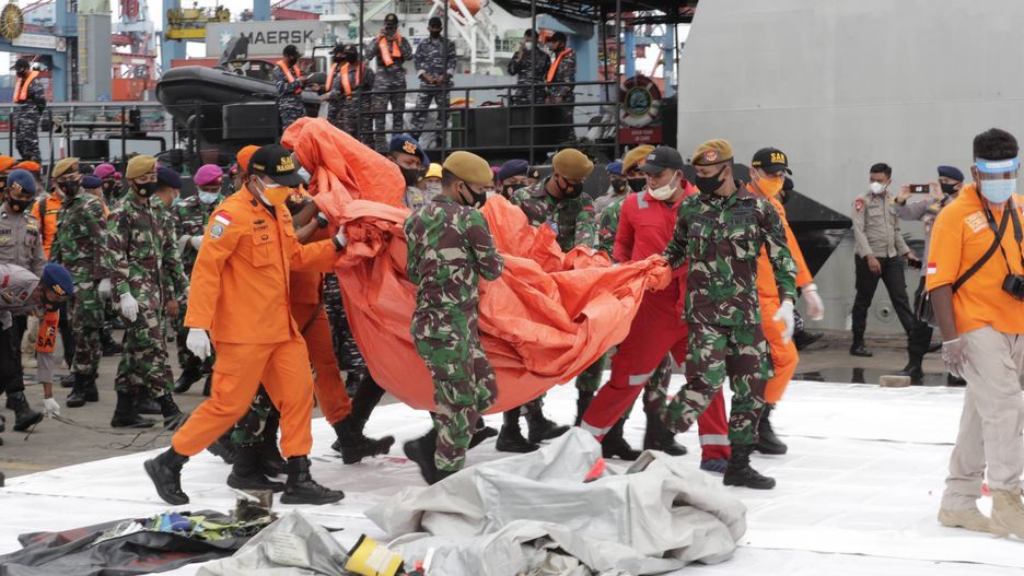 Indonezja. Katastrofa Boeinga 737. Wydobyto ludzkie szczątki