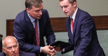 Kaleta: Bruksela oszukała Polskę. Wiceminister nawołuje do weta w dwóch ważnych sprawach