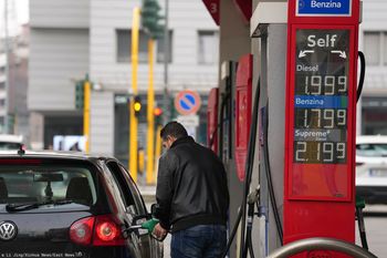 Europejski kraj obniży ceny paliwa. Prezydent podpisał dekret