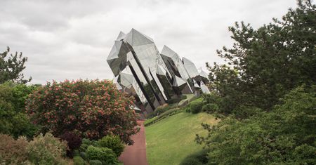 Francuski park rozrywki jest pełny niesamowitych budowli