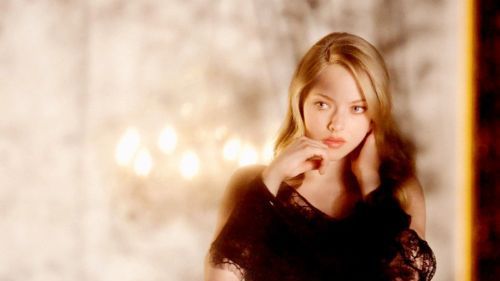 Uwodzicielska i seksowna Amanda Seyfried [zwiastun][18+] 1