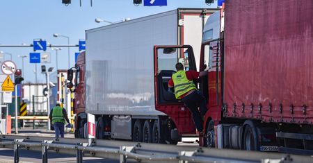 Potężna kolejka tirów przed granicą. 26 godzin czekania