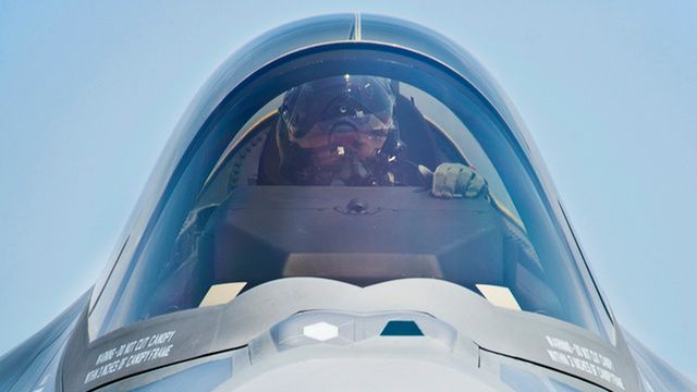 Pierwszy F-35 Lightning II gotowy do akcji! [galeria] 16