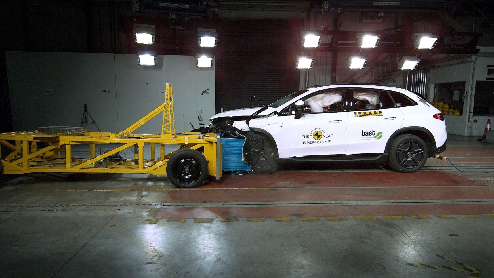 Mercedes EQE SUV – crashtest