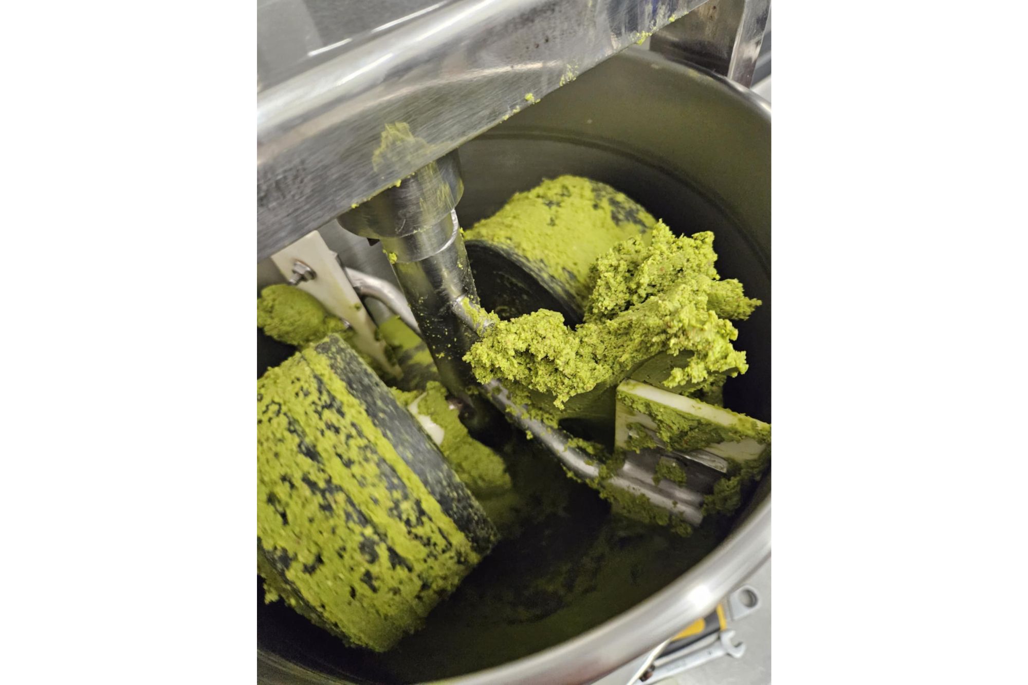 Mielenie pistacji na pastę pistacjową – główny składnik