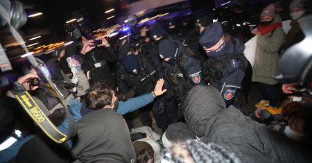 Dzień Kobiet. Strajk Kobiet organizuje protest. "To nie jest dzień goździków i rajstop" [Relacja na żywo]