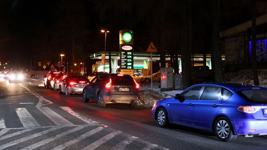 Kolejki na stacjach paliw. Rzeczniczka PKN Orlen wskazuje winnego 