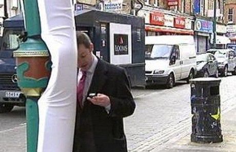 Lampy w Londynie zostaną owinięte w celu ochrony rozkojarzonych właścicieli komórek 1